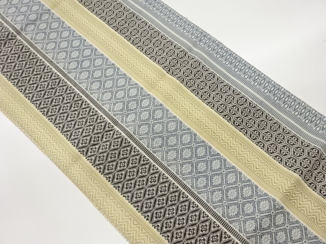 縞に亀甲・花菱・七宝模様織出し名古屋帯